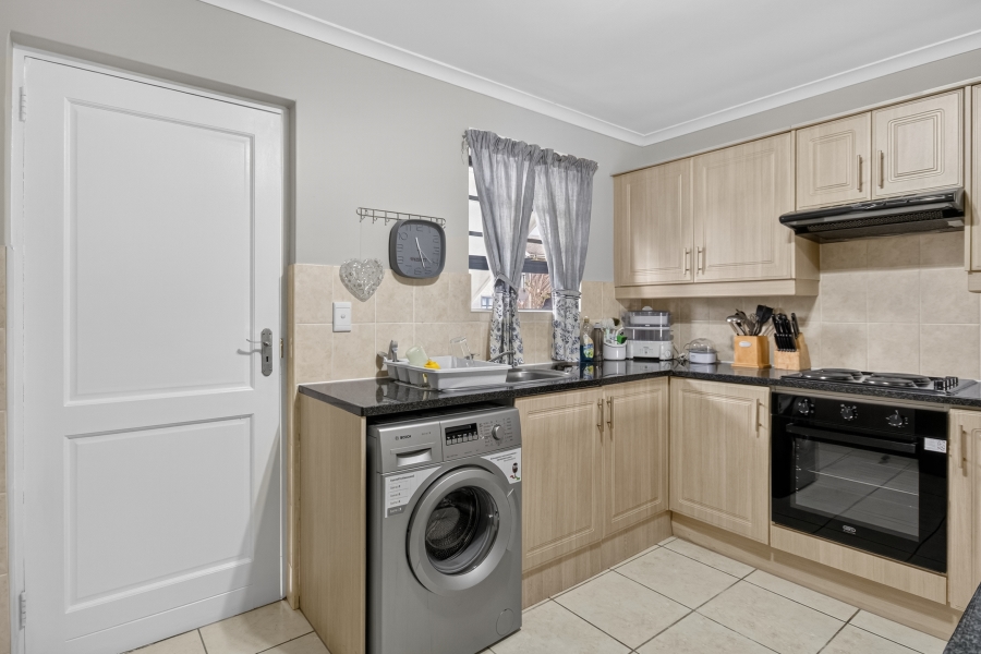 To Let 2 Bedroom Property for Rent in Heritage Park Western Cape